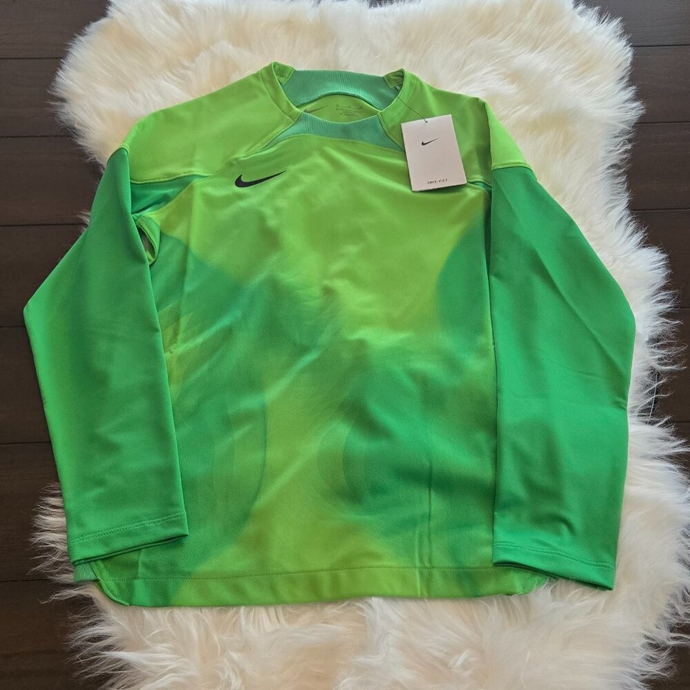 Nike Sportswear (NSW) Heritage Dri-Fit Clover Green color Youth Med.
